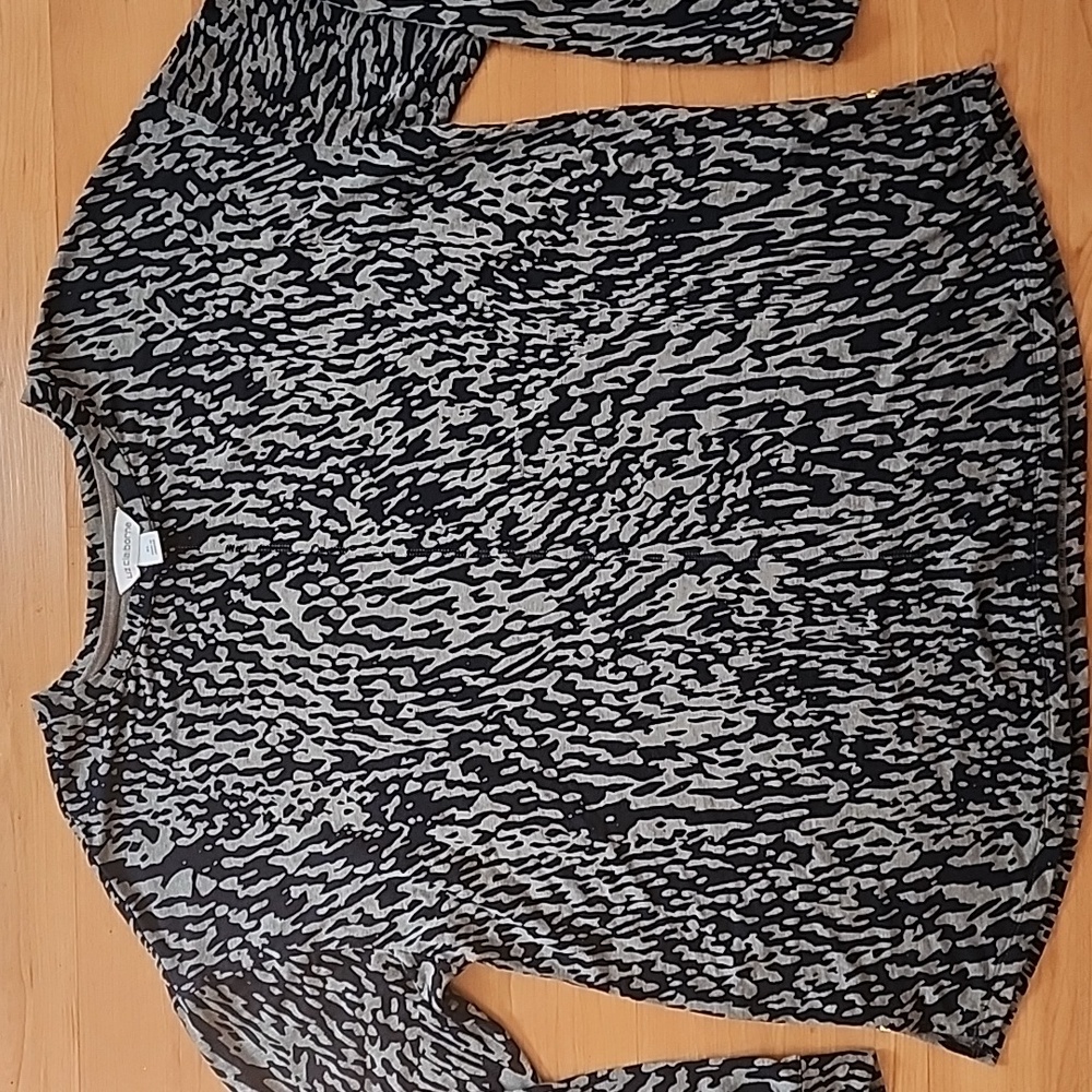 Liz Claiborne Long Sleeve Soft Stretch Animal Print Top